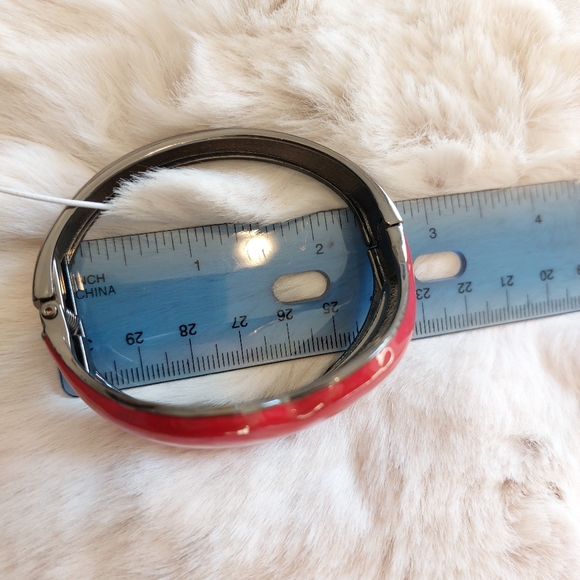 RARE NWT Kirna Zabete at Target red enamel lips bracelet - Picture 8 of 8